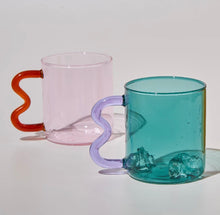Load image into Gallery viewer, WIGGLE GLASS MUG
